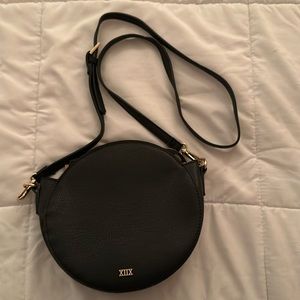 Round crossbody